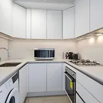 Perfect Getaway Modern Studio In Luma 22 - Jvc