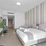 Perfect Getaway Modern Studio In Luma 22 - Jvc