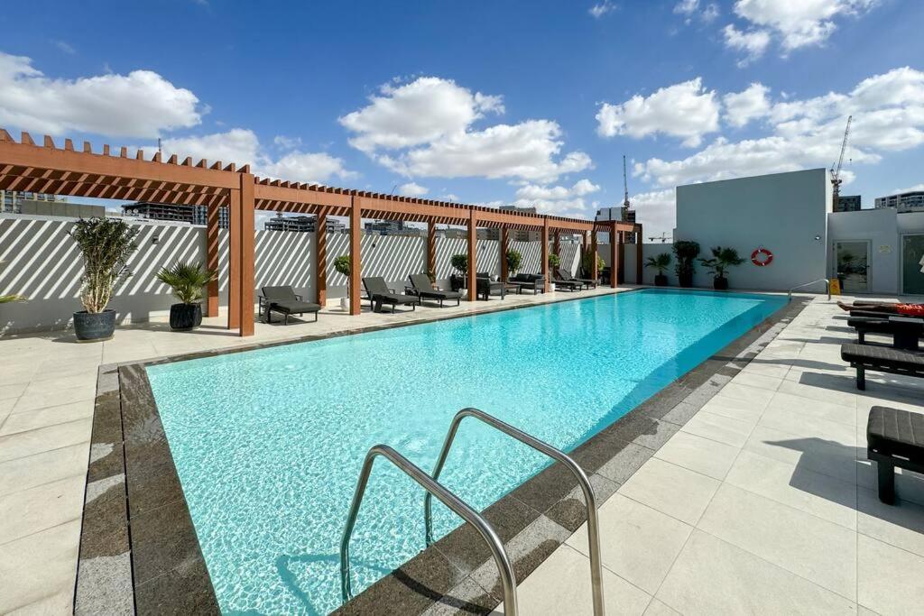 Perfect Getaway Modern In Luma 22 - Jvc